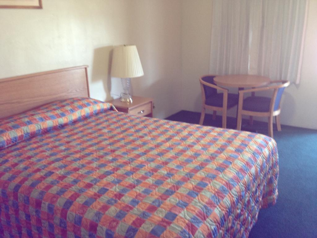 Hacienda Motel *
