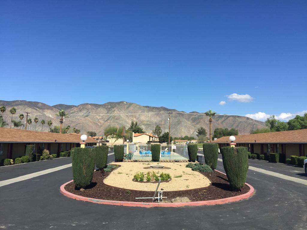 Hacienda Motel *